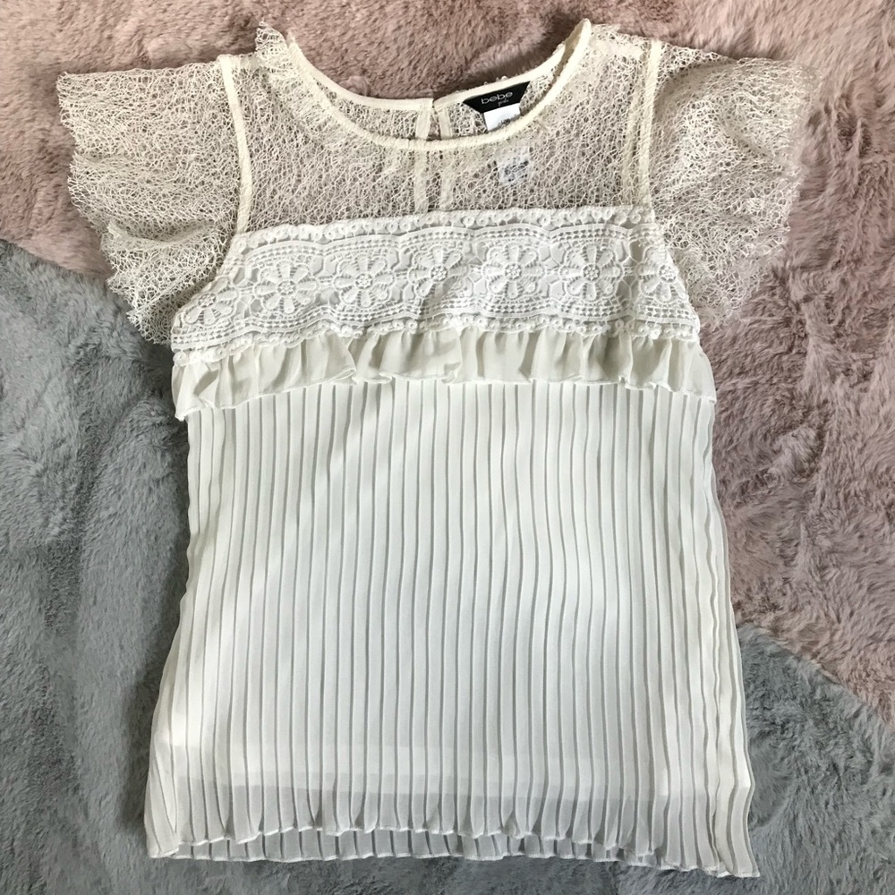 Bebe white lace short sleeve pleated top